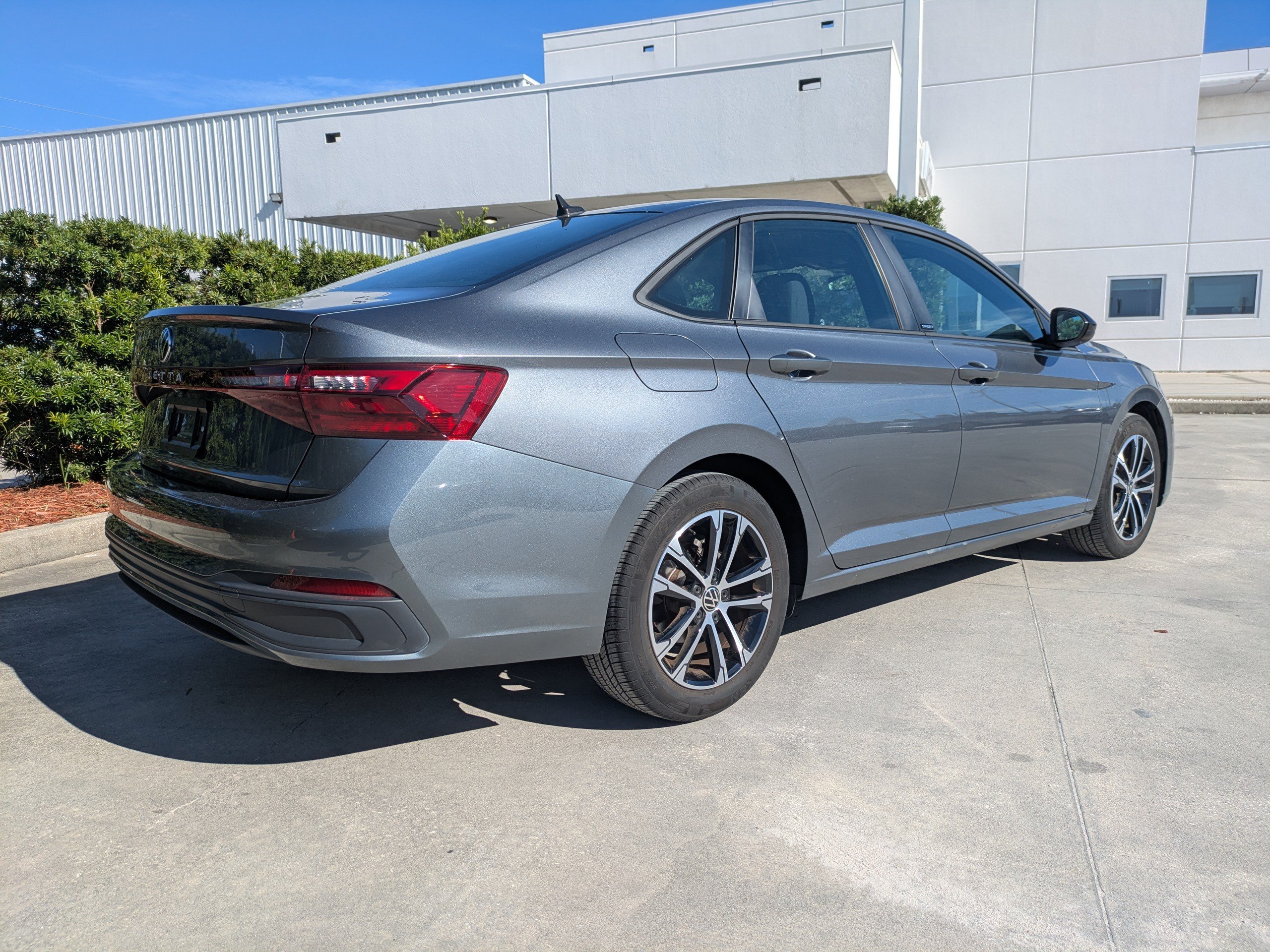 Used 2025 Volkswagen Jetta Sport FWD image 4