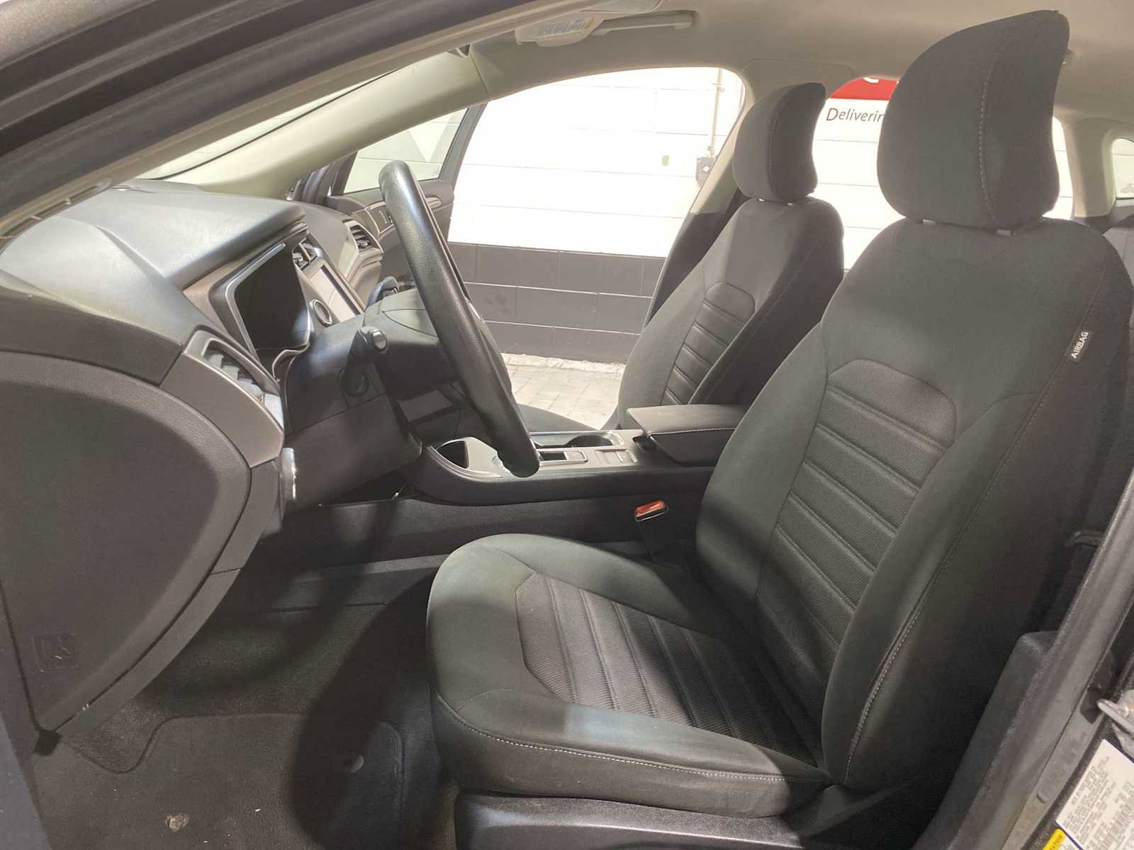 Used 2019 Ford Fusion SE FWD image 11