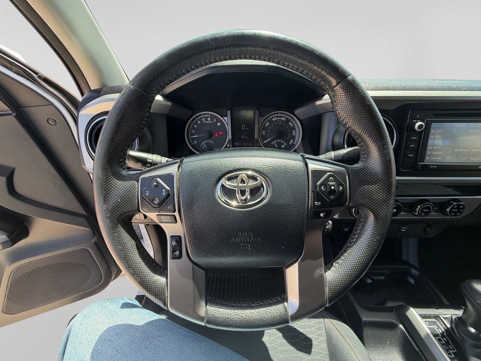 Used 2017 Toyota Tacoma SR5 w/ Tow Package AWD/4WD image 8