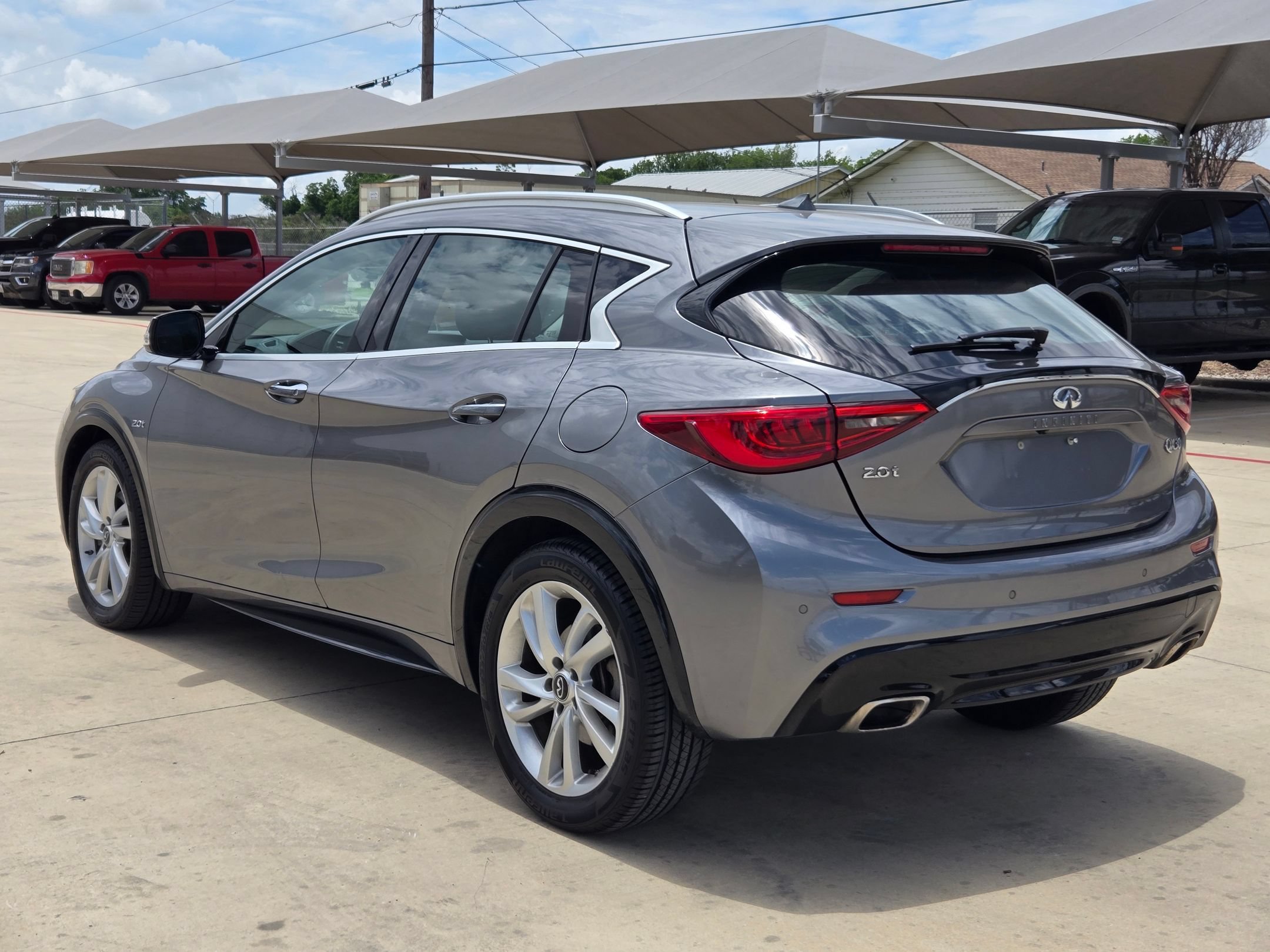 Used 2017 INFINITI QX30 Premium w/ Navigation Package FWD image 5