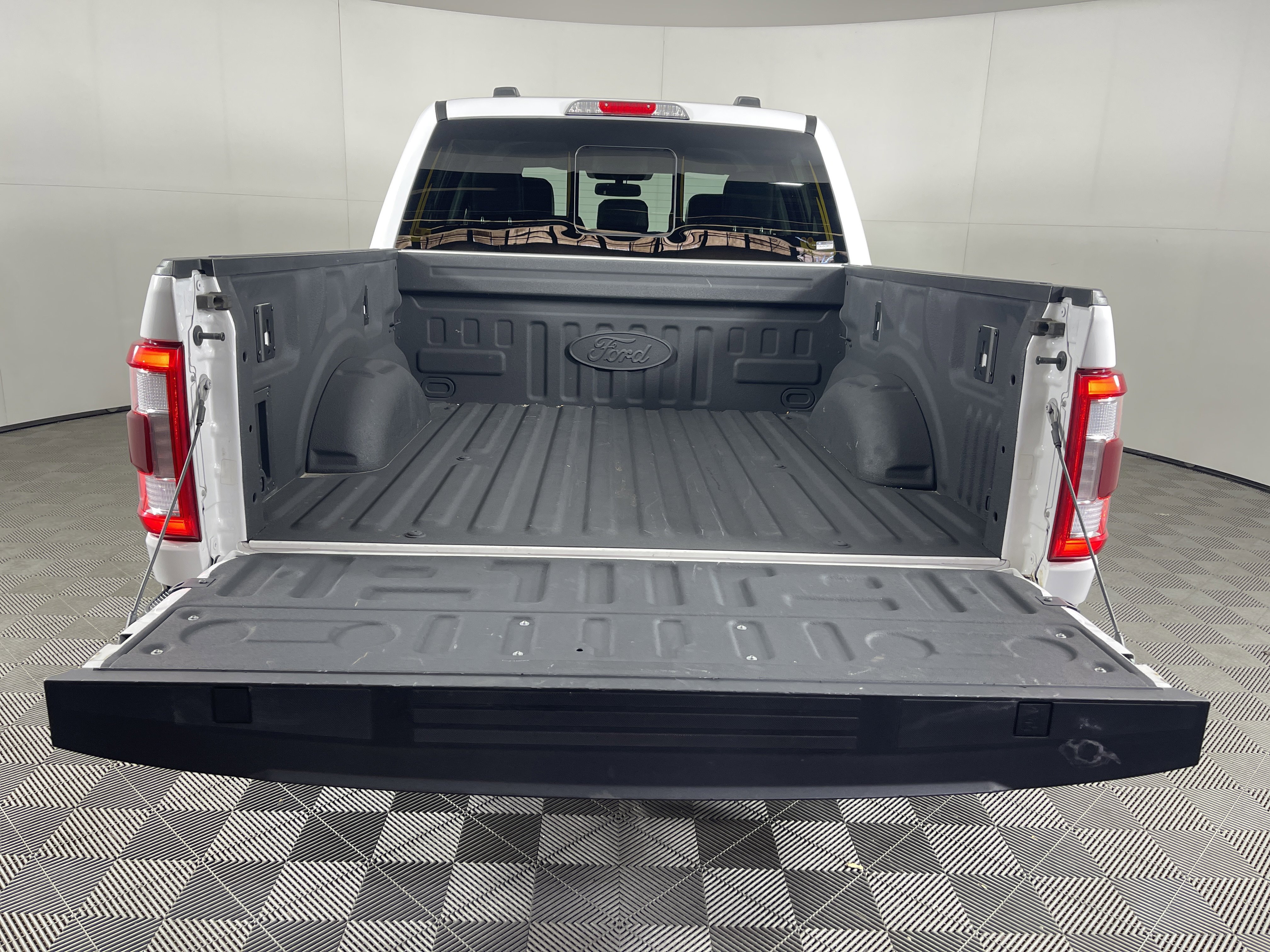 Used 2022 Ford F150 Lariat w/ Equipment Group 501A Mid image 8