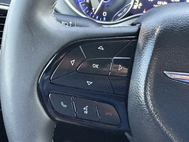 Used 2024 Chrysler Pacifica Touring image 18