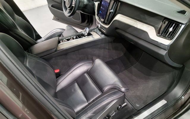 Used 2022 Volvo XC60 B5 Inscription w/ Advanced Package image 19