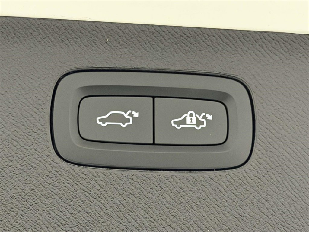 Used 2025 Volvo XC90 T8 Ultra image 12