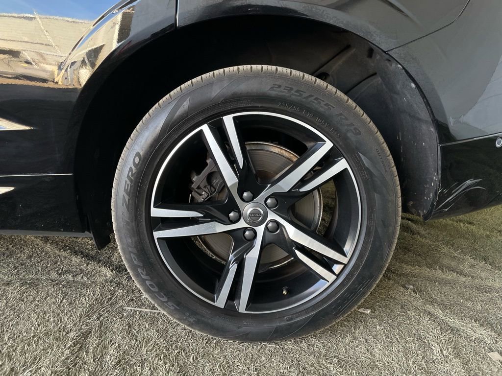 Used 2018 Volvo XC60 T6 R-Design w/ Convenience Package image 10