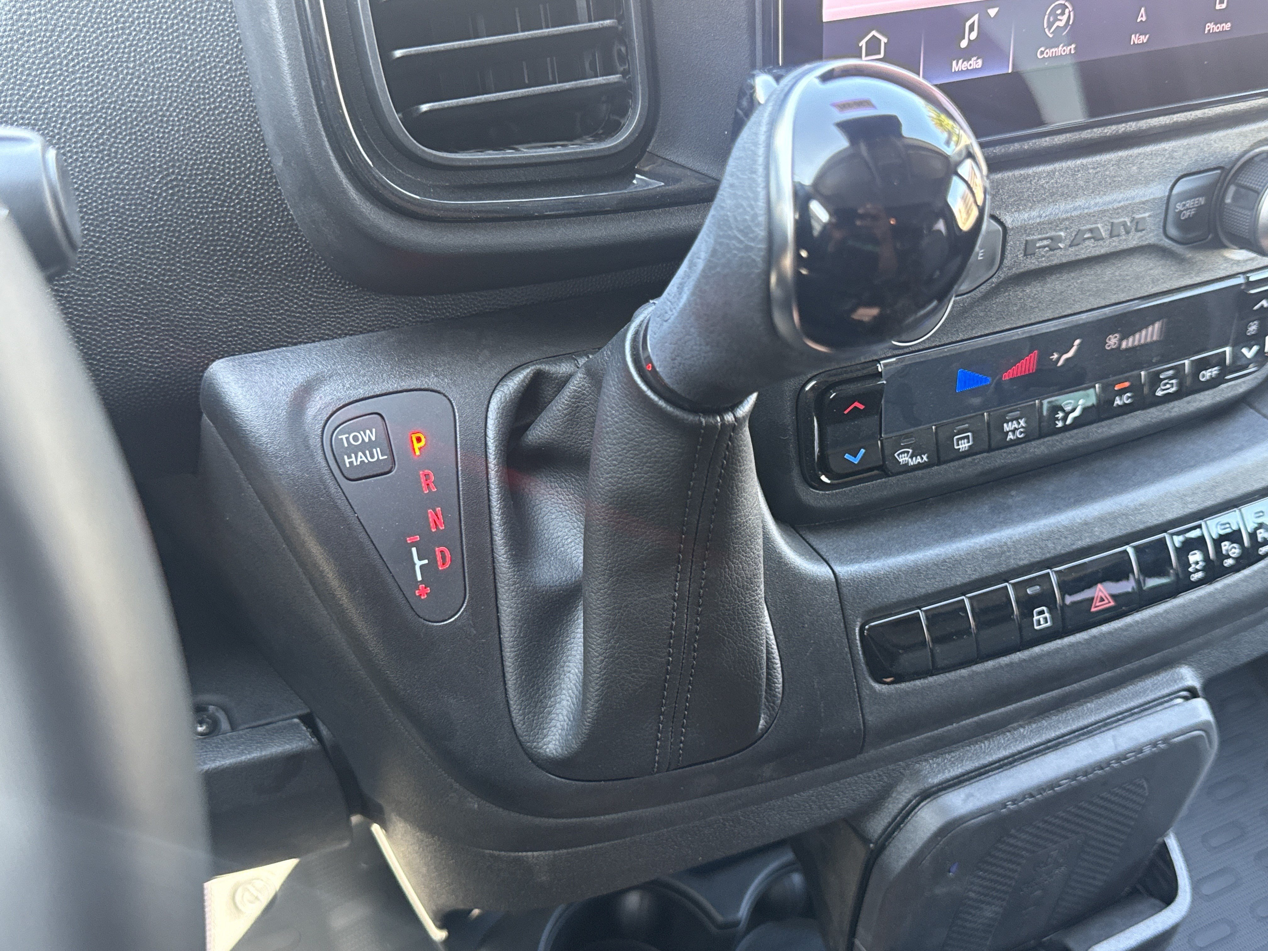 New 2026 RAM ProMaster 3500 w/ Crew Van Package FWD image 26