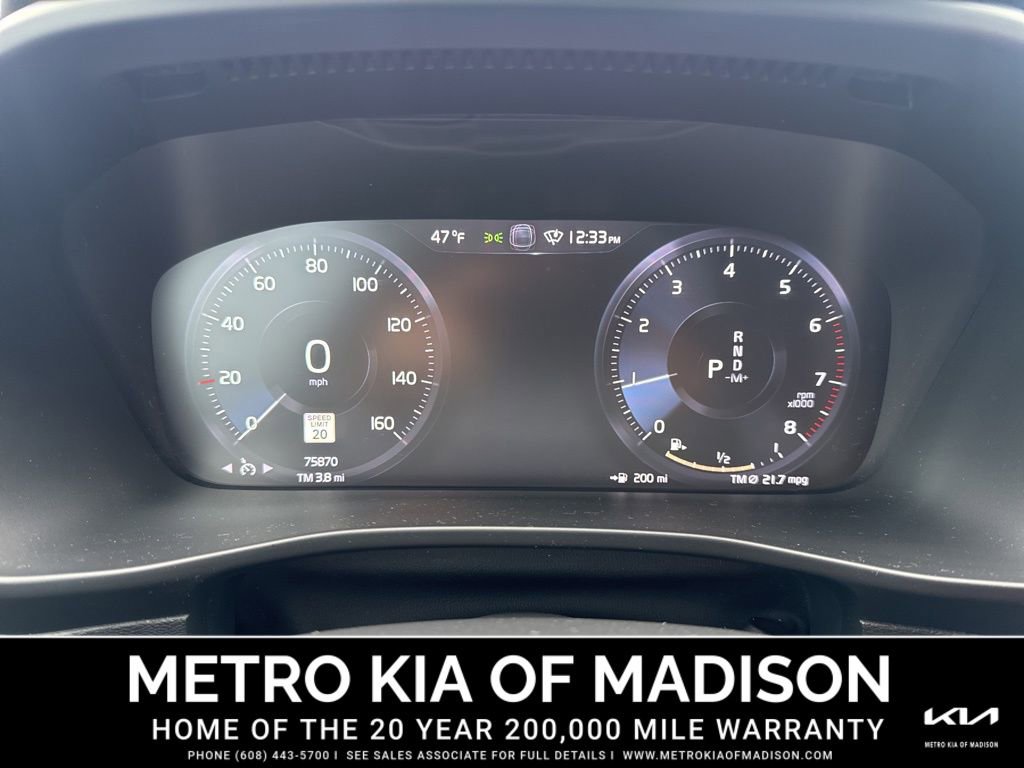 Used 2020 Volvo XC40 T5 Momentum image 16