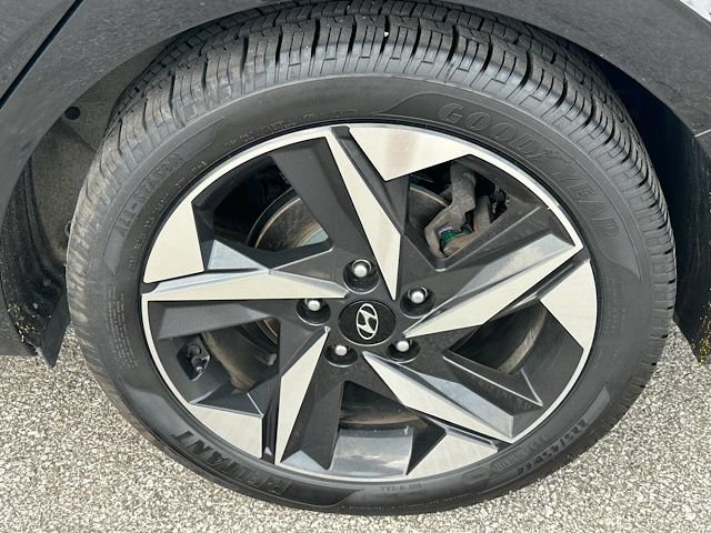 Used 2021 Hyundai Elantra Limited FWD image 32