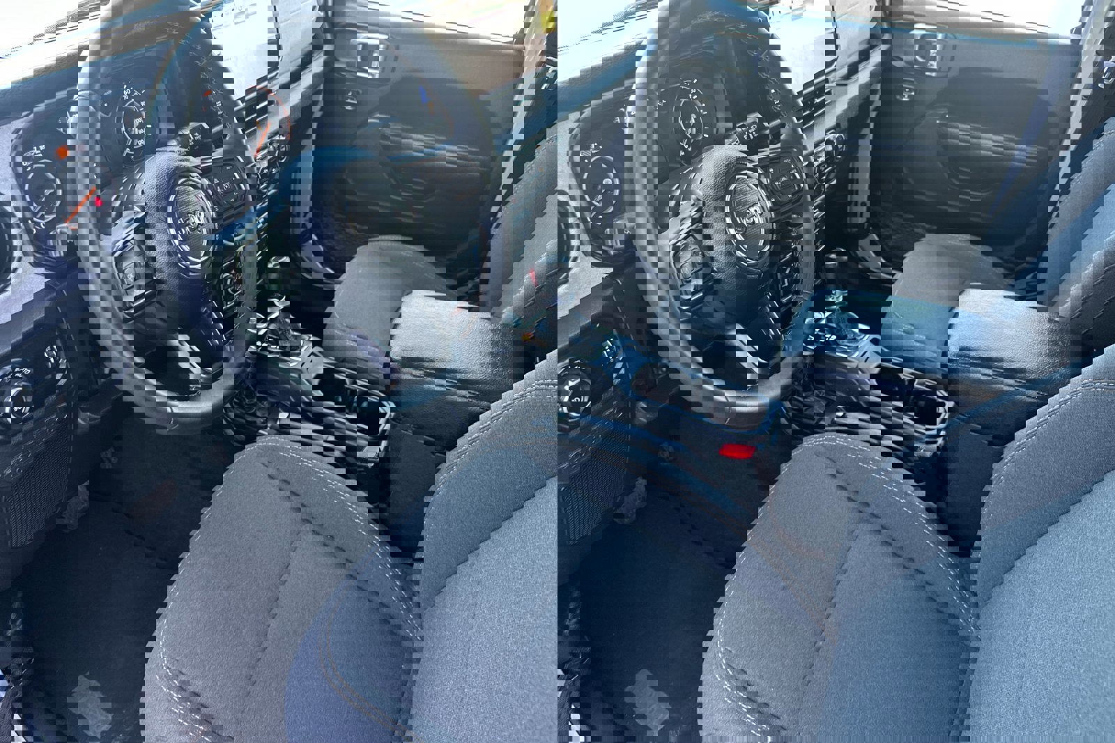 Used 2024 Jeep Wrangler Sport S image 10