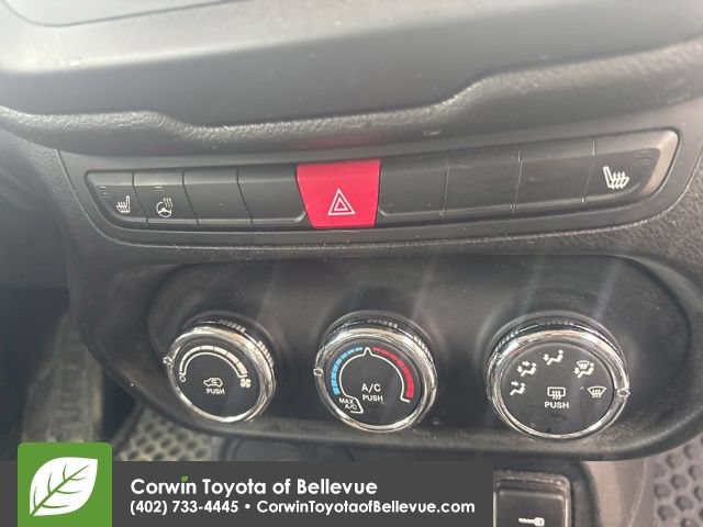 Used 2016 Jeep Renegade Latitude w/ Cold Weather Group AWD/4WD image 42