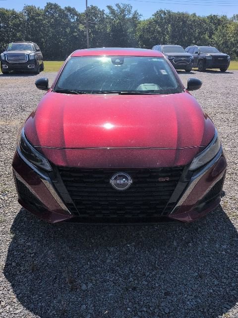 Used 2024 Nissan Altima 2.5 SR w/ SR Premium Package FWD image 2
