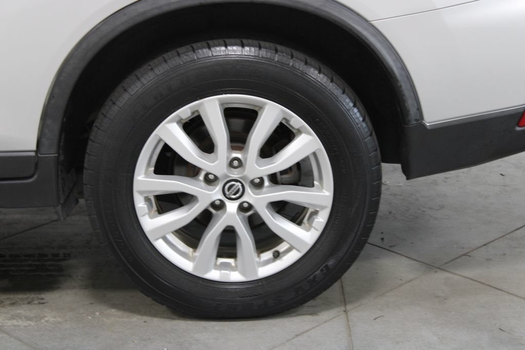 Used 2020 Nissan Rogue SV AWD/4WD image 17