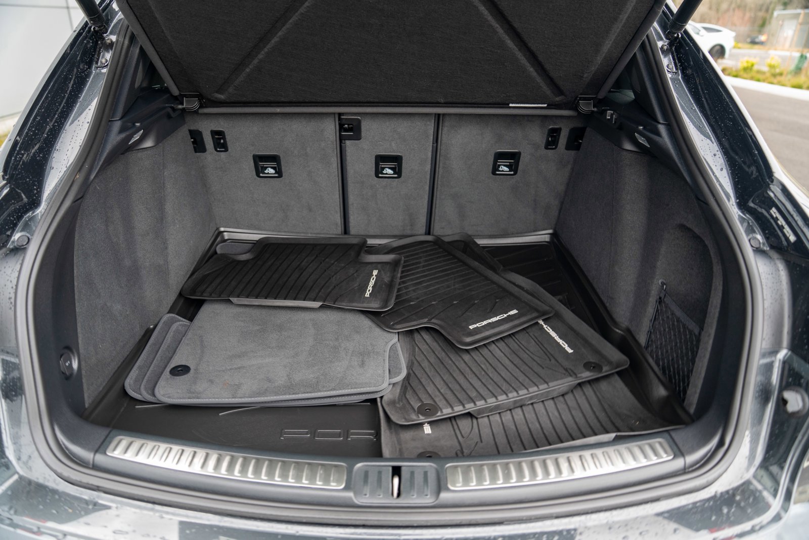 Certified 2025 Porsche Macan image 28