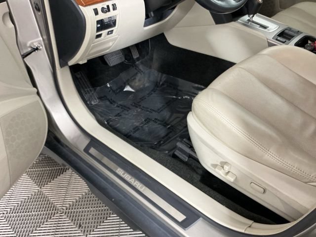 Used 2014 Subaru Outback 2.5i Limited w/ Moonroof Package AWD/4WD image 15