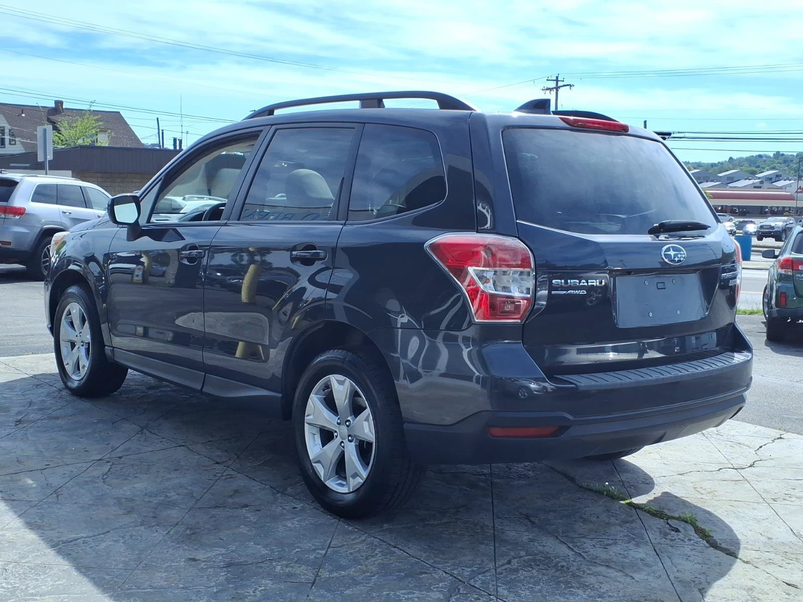 Used 2016 Subaru Forester 2.5i Premium w/ Popular Package #2 AWD/4WD image 4