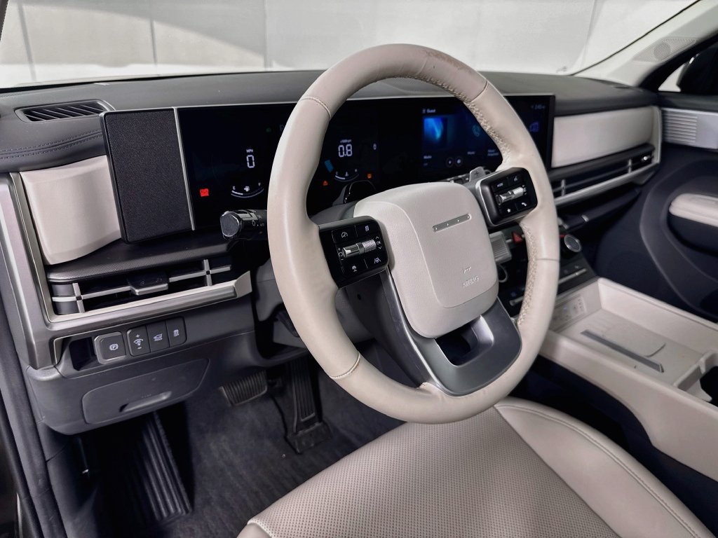 Used 2025 Hyundai Santa Fe SEL FWD image 9