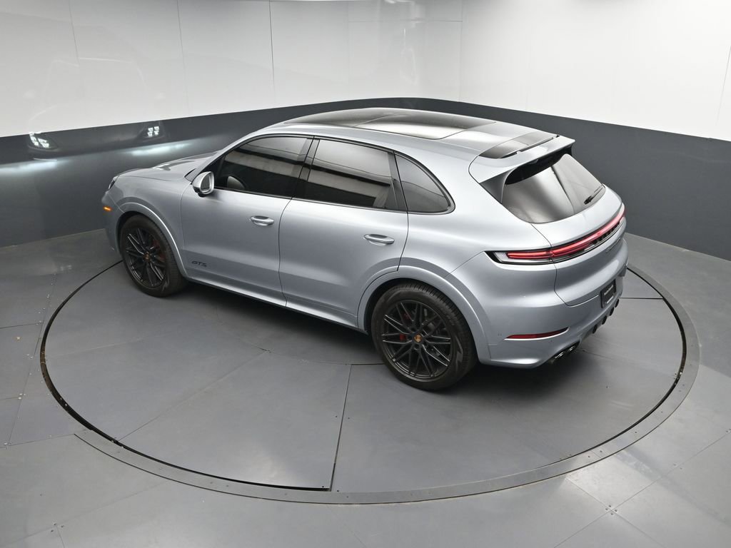 Certified 2025 Porsche Cayenne GTS AWD/4WD image 35