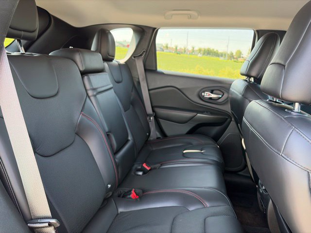 Used 2019 Jeep Cherokee Trailhawk AWD/4WD image 13