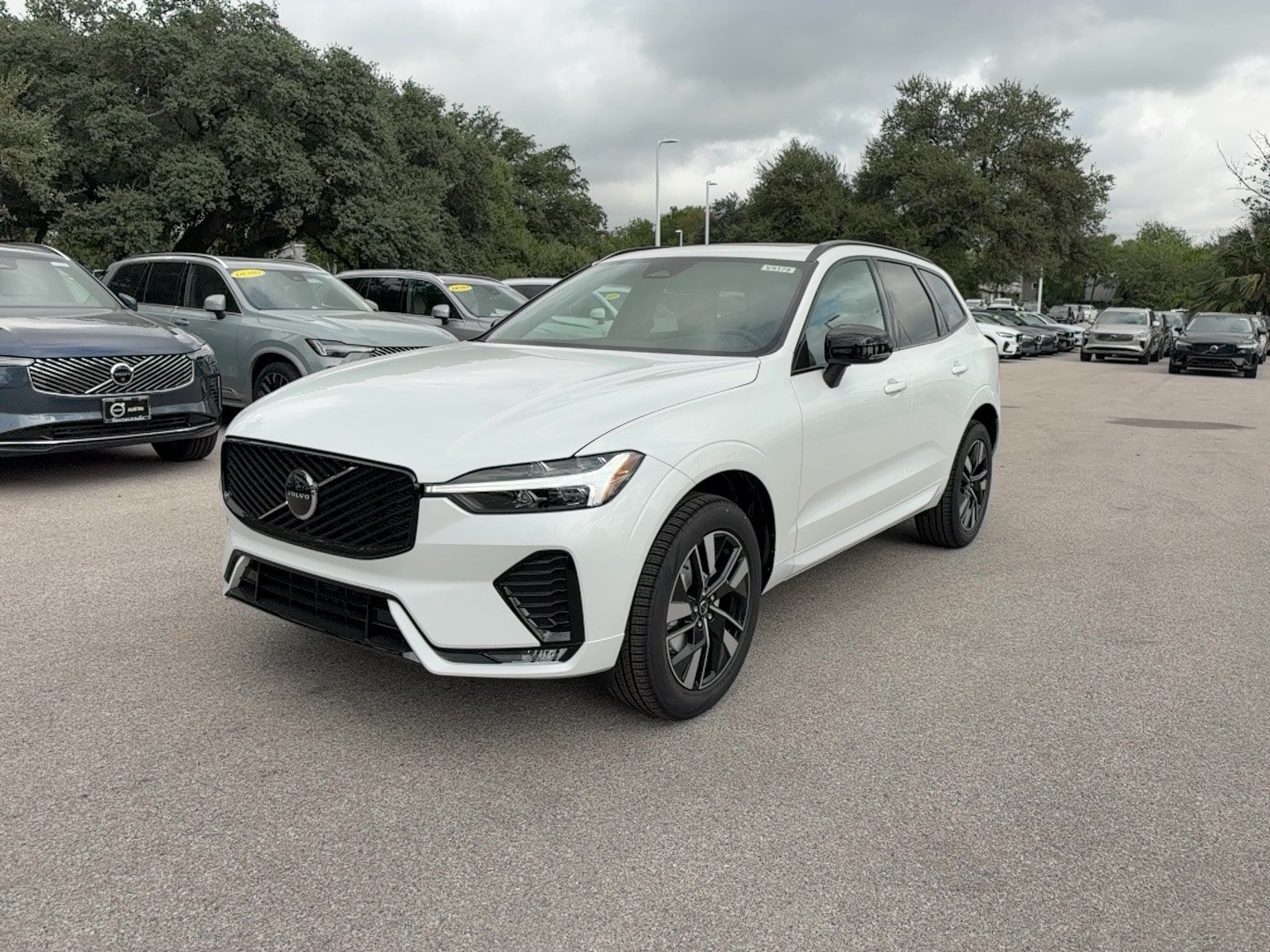 New 2027 Volvo XC60 B5 Core AWD/4WD image 2