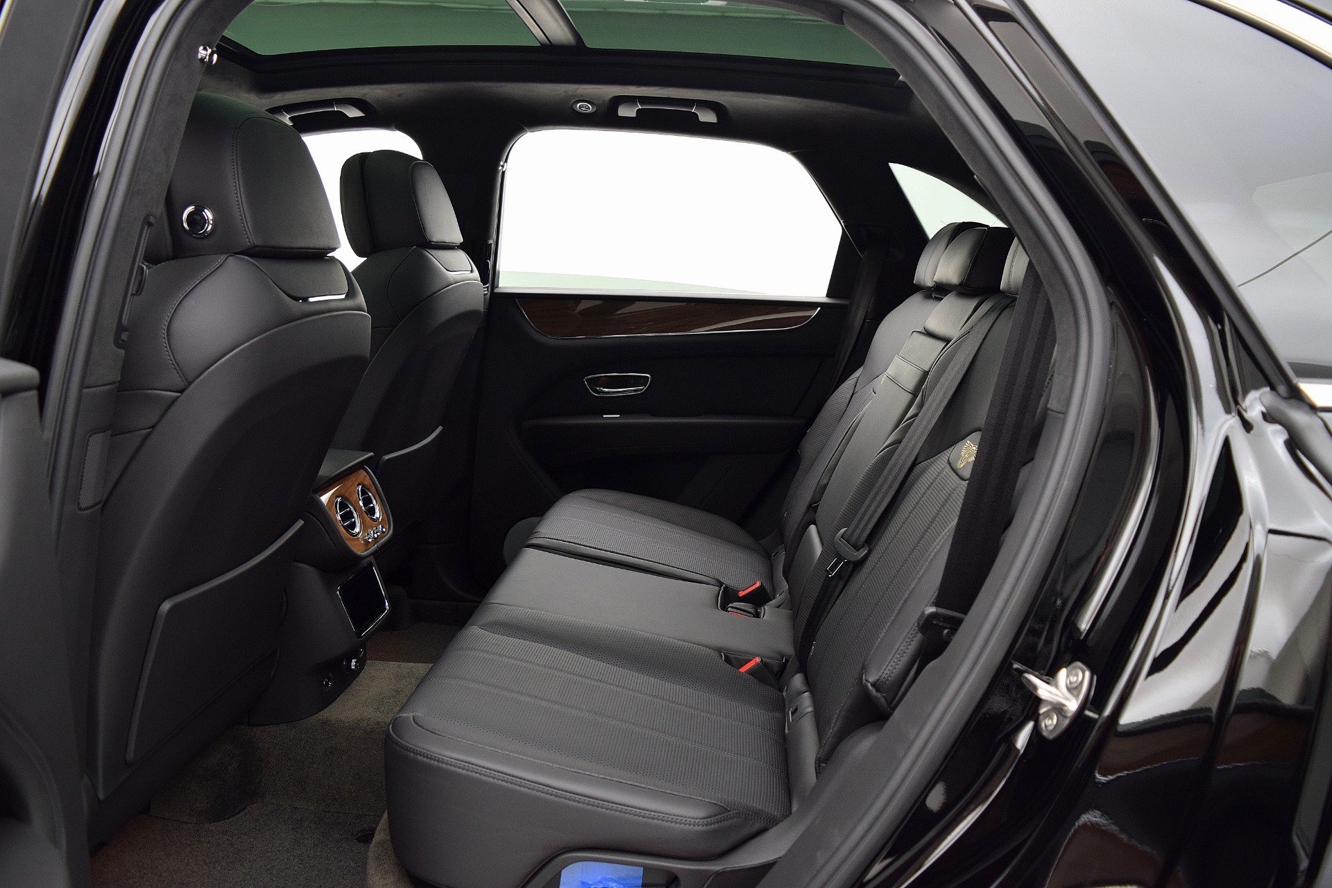 Certified 2021 Bentley Bentayga Plug-In Hybrid AWD/4WD image 20