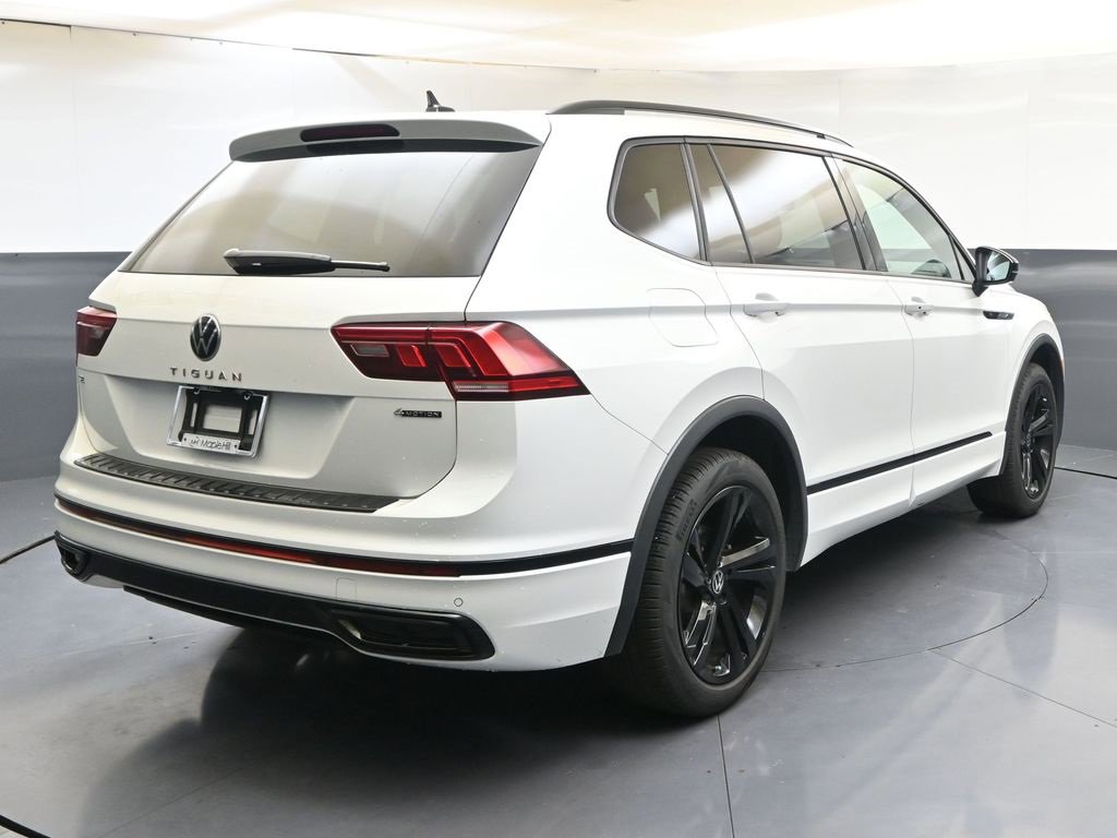 Used 2024 Volkswagen Tiguan SE R-Line image 5