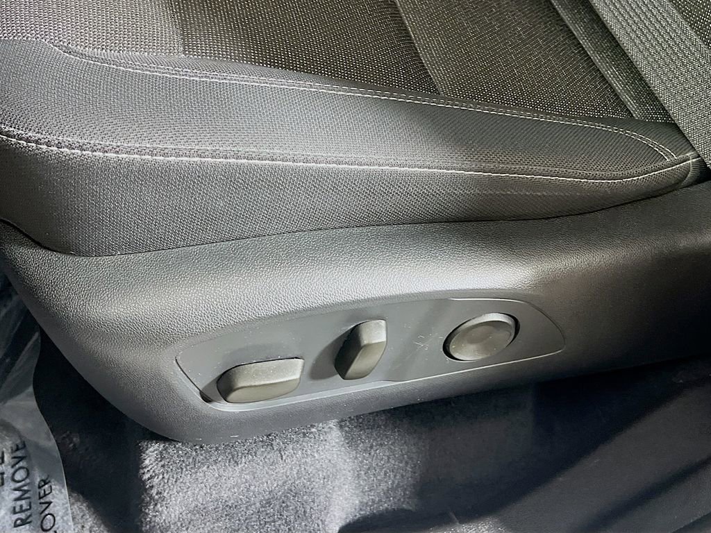 Used 2025 Chevrolet Traverse LT w/ Sun and Wheel Package image 18