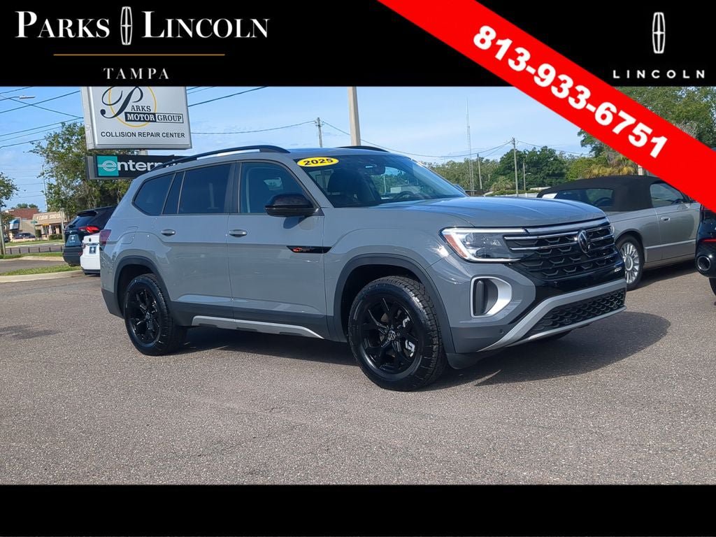 Used 2025 Volkswagen Atlas Peak Edition SE AWD/4WD image 1