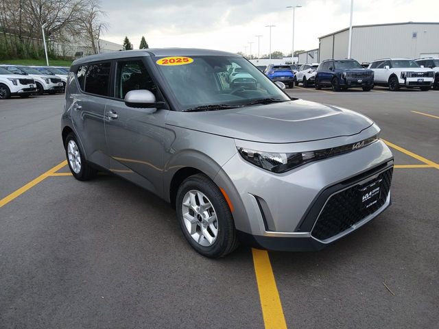 Certified 2025 Kia Soul LX w/ LX Technology Package FWD image 1