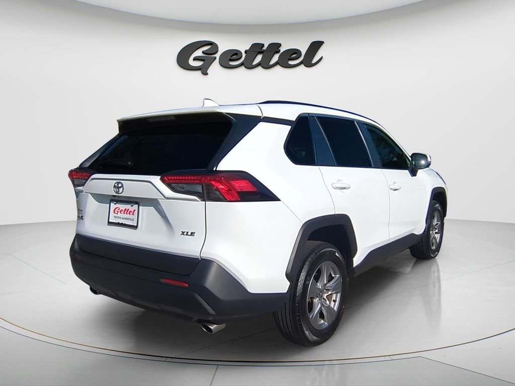 Used 2024 Toyota RAV4 XLE FWD image 4