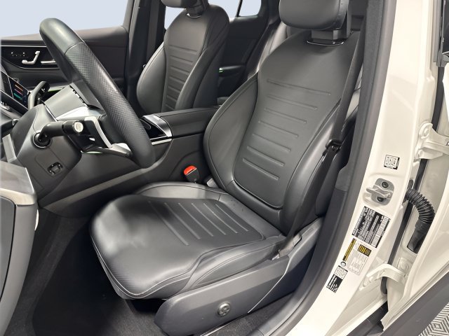 Used 2026 Mercedes-Benz GLC 300 4MATIC image 29