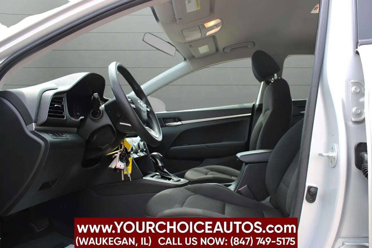 Used 2019 Hyundai Elantra SE w/ Cargo Package FWD image 16