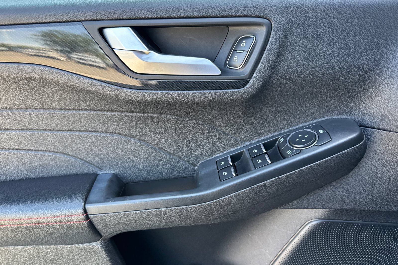 Used 2025 Ford Escape ST-Line FWD image 10