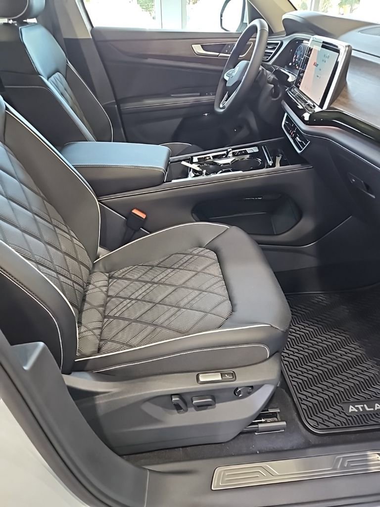 New 2026 Volkswagen Atlas SEL Premium R-Line image 13