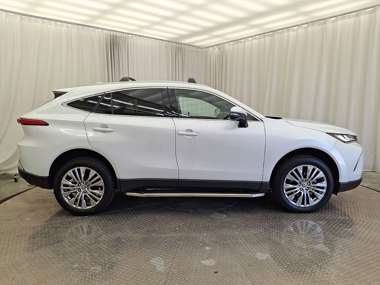 Certified 2023 Toyota Venza XLE image 26