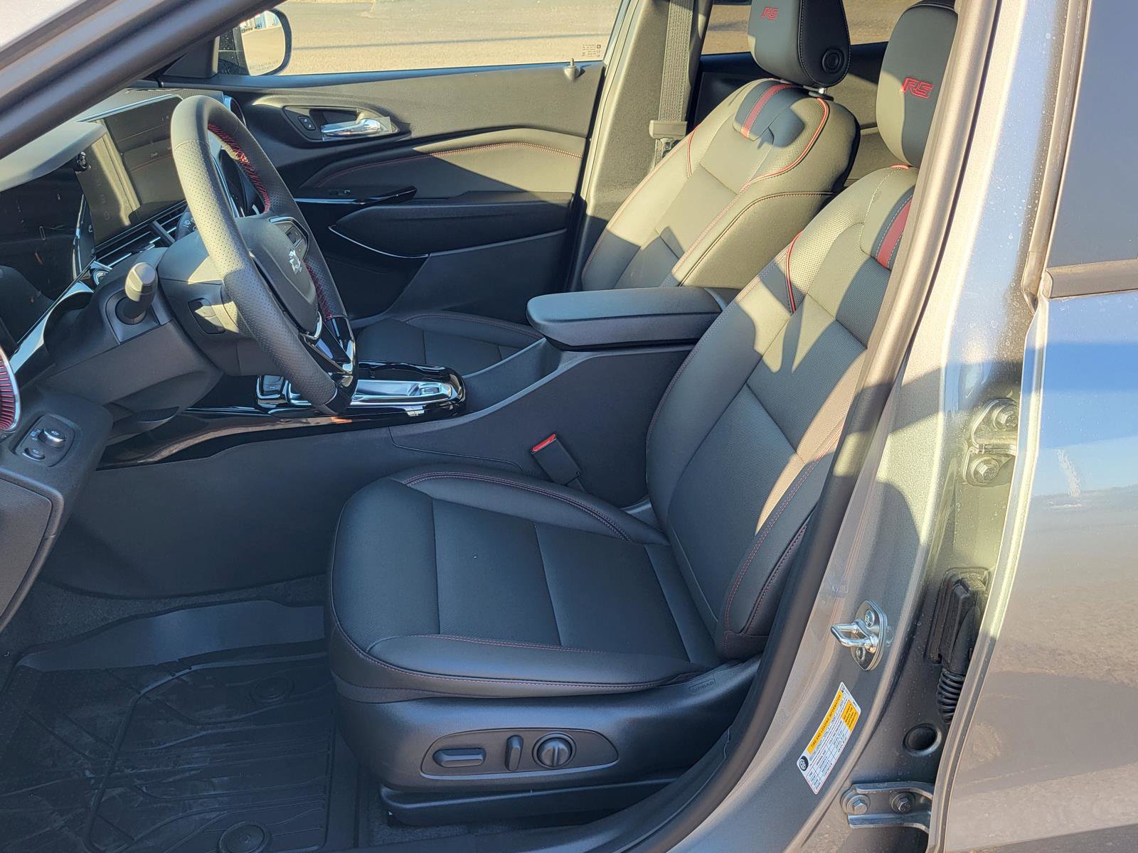 New 2026 Chevrolet Trax RS w/ Driver Confidence Package image 15