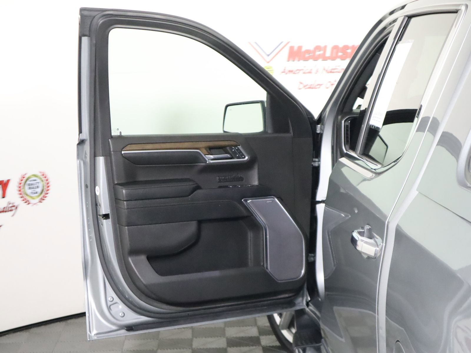 Used 2023 Chevrolet Silverado 1500 High Country w/ High Country Premium Package image 22