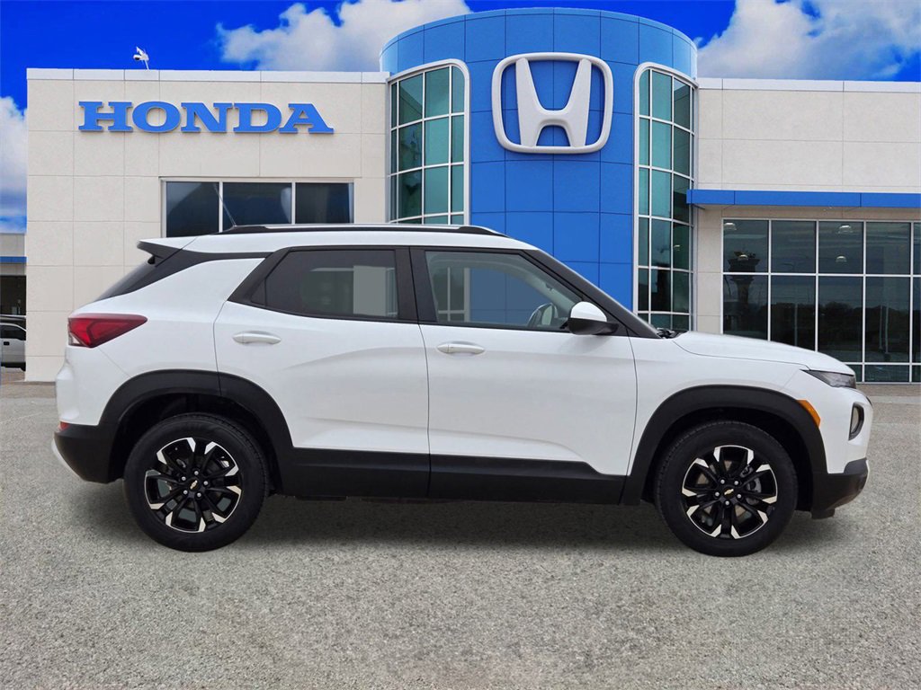 Used 2023 Chevrolet TrailBlazer LT image 2