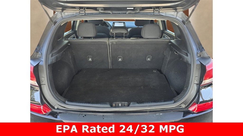 Used 2018 Hyundai Elantra GT image 41