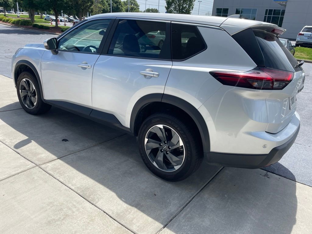 Used 2025 Nissan Rogue SV AWD/4WD image 2