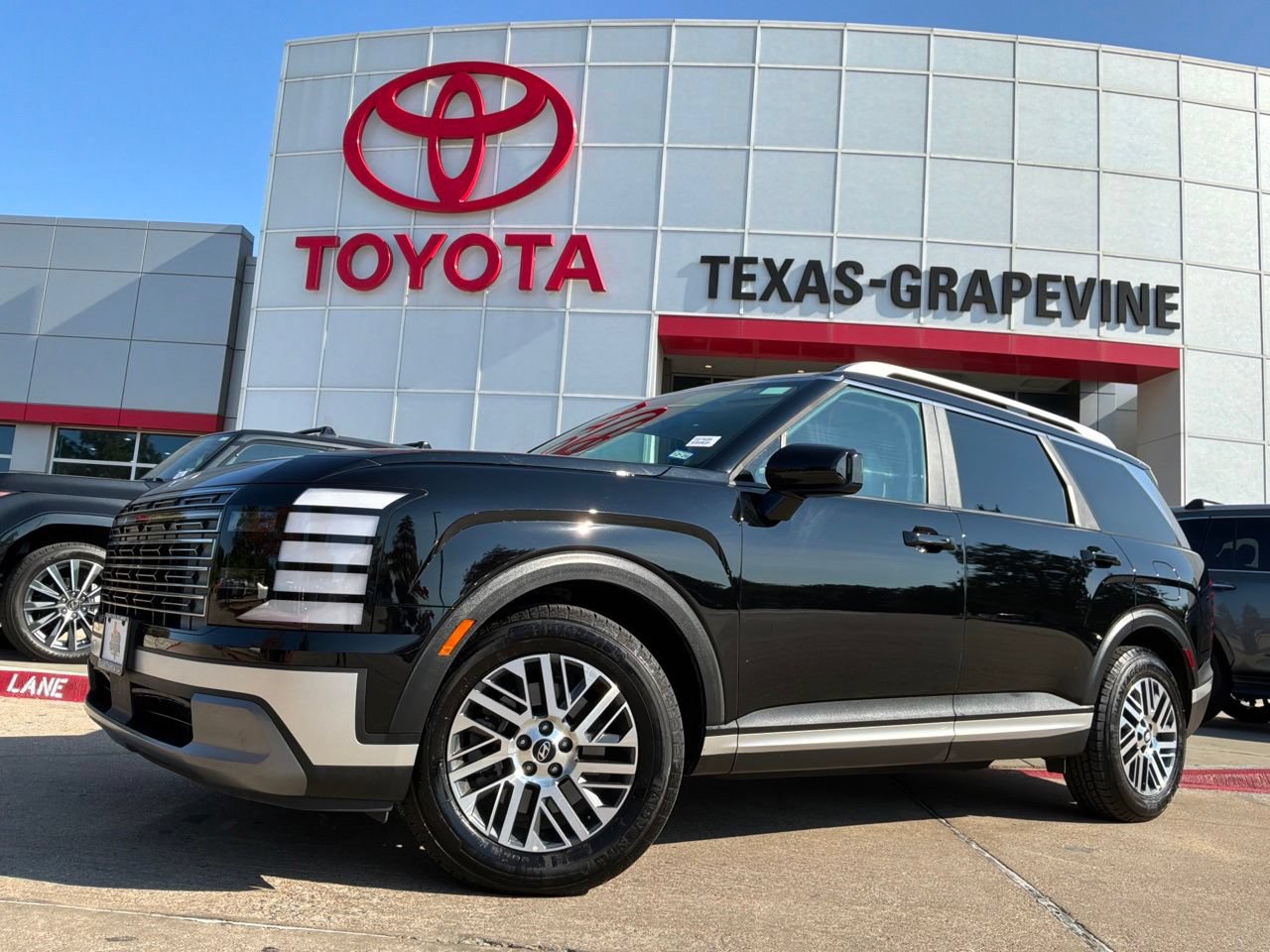 Used 2026 Hyundai Palisade SEL FWD image 2