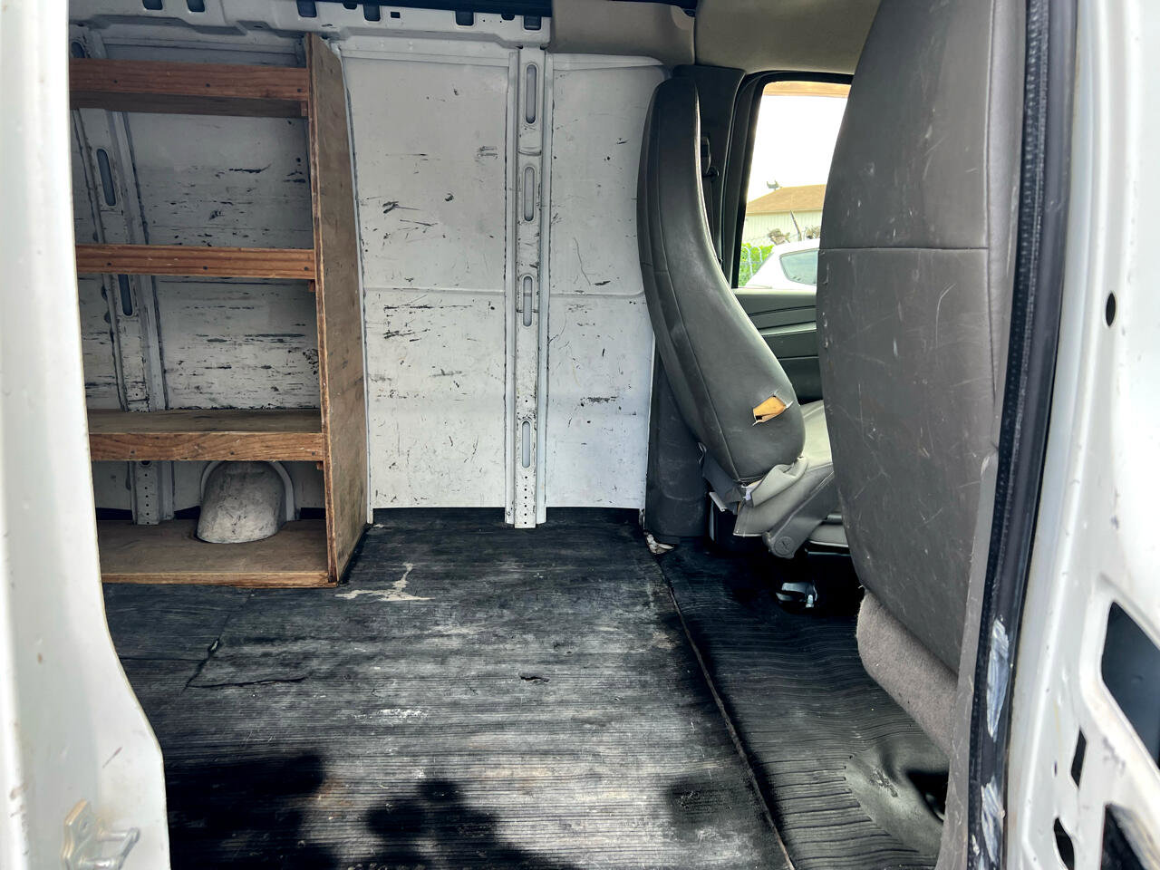 Used 2011 Chevrolet Express 2500 Extended image 13