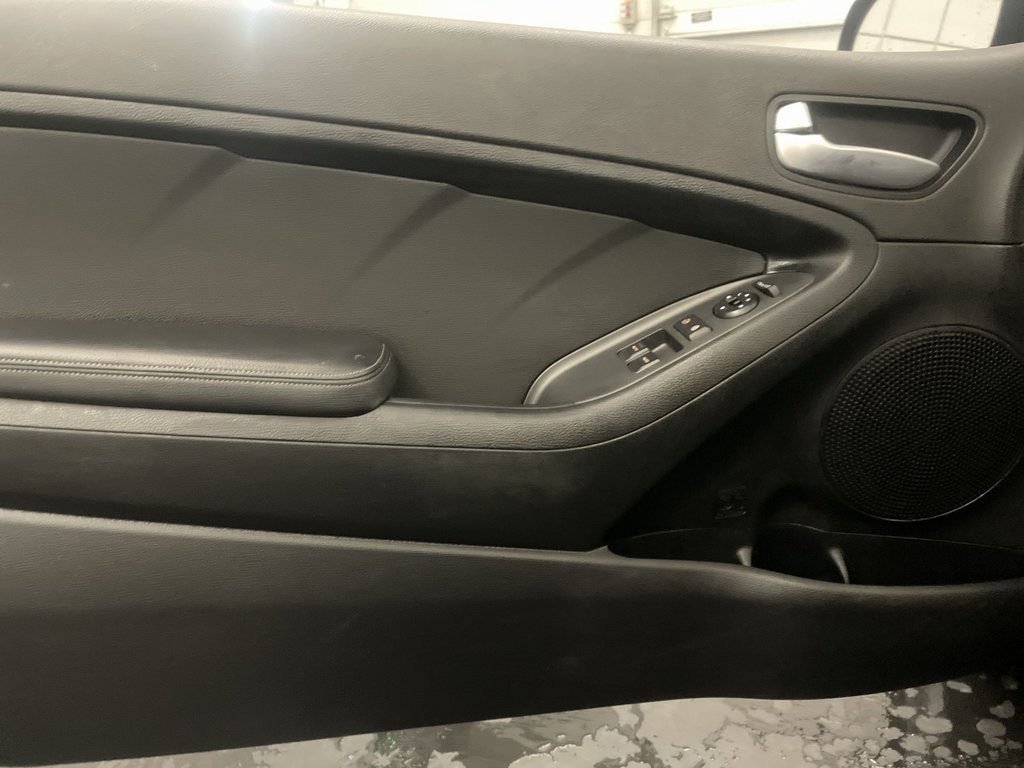 Used 2016 Kia Forte Koup EX image 14