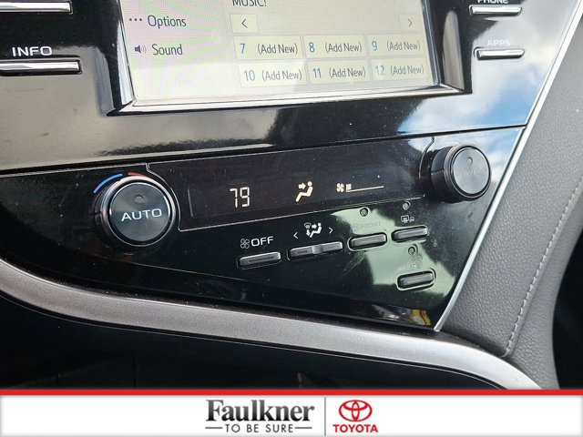 Used 2018 Toyota Camry L image 16