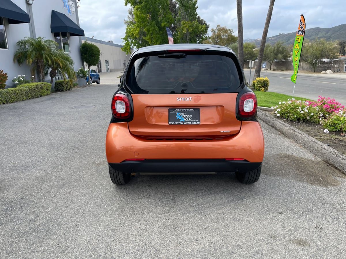 Used 2016 smart fortwo pure RWD image 6