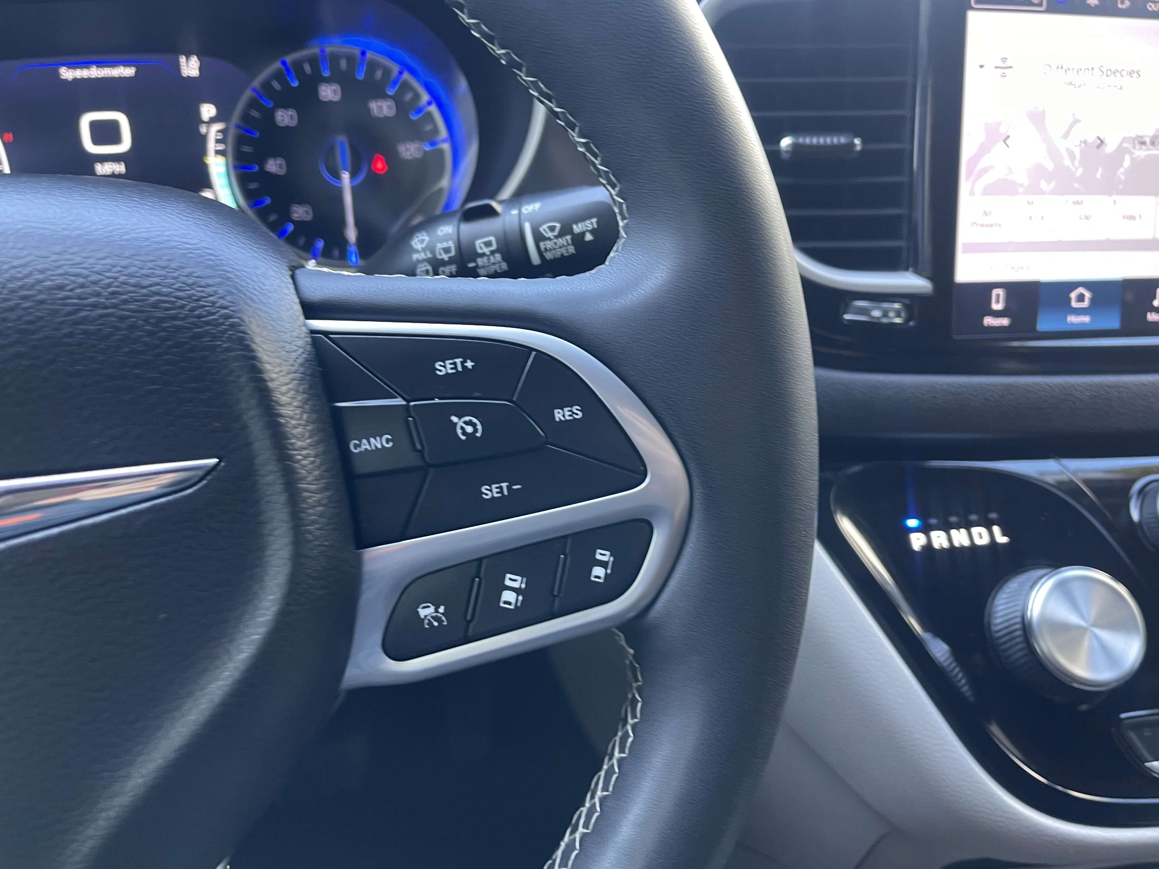 Used 2023 Chrysler Pacifica Touring-L FWD image 38