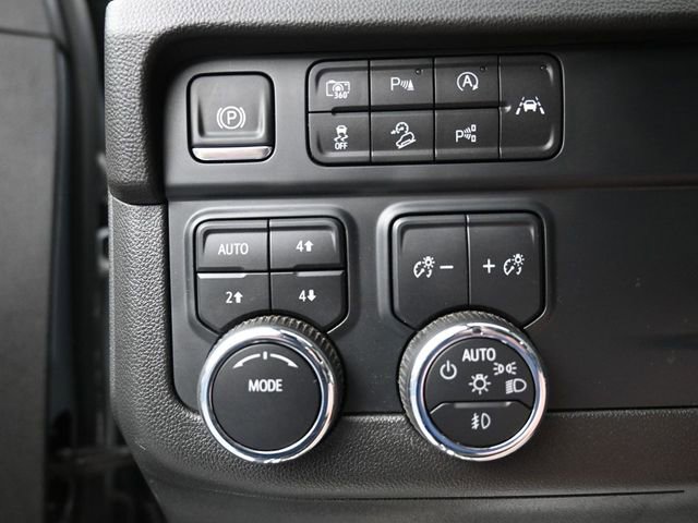 Used 2025 Chevrolet Suburban Z71 image 13