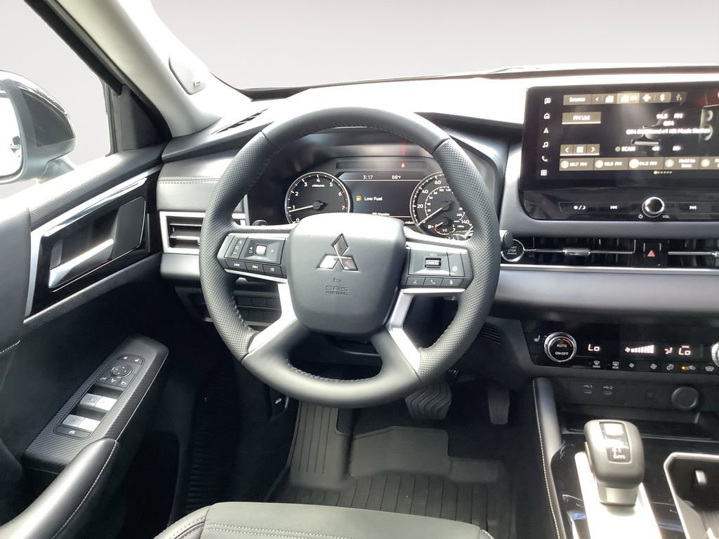 New 2025 Mitsubishi Outlander SE image 12