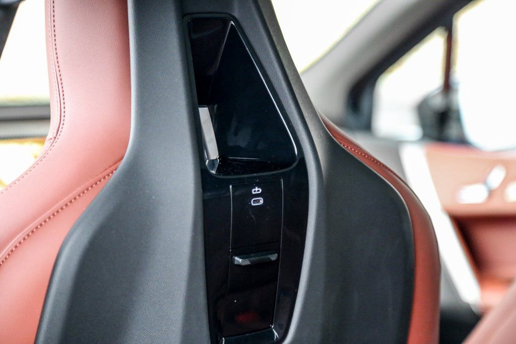 Used 2025 BMW iX xDrive50 w/ Premium Package image 21