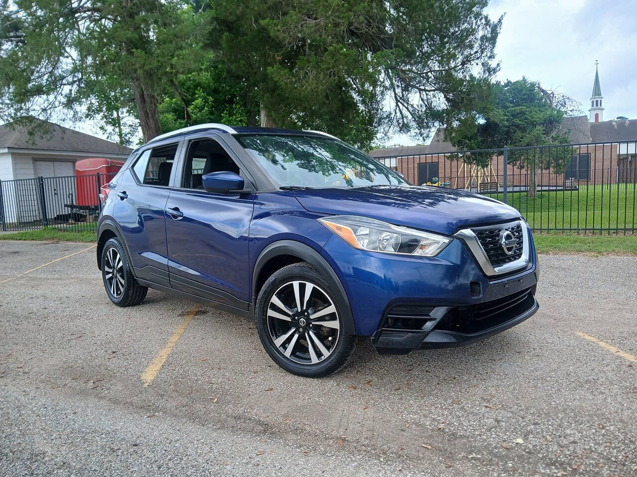 Used 2018 Nissan Kicks SV FWD image 1