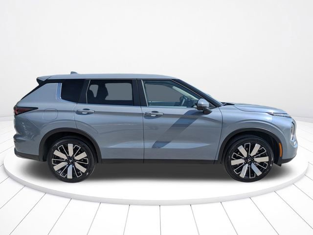 New 2026 Mitsubishi Outlander SE image 3